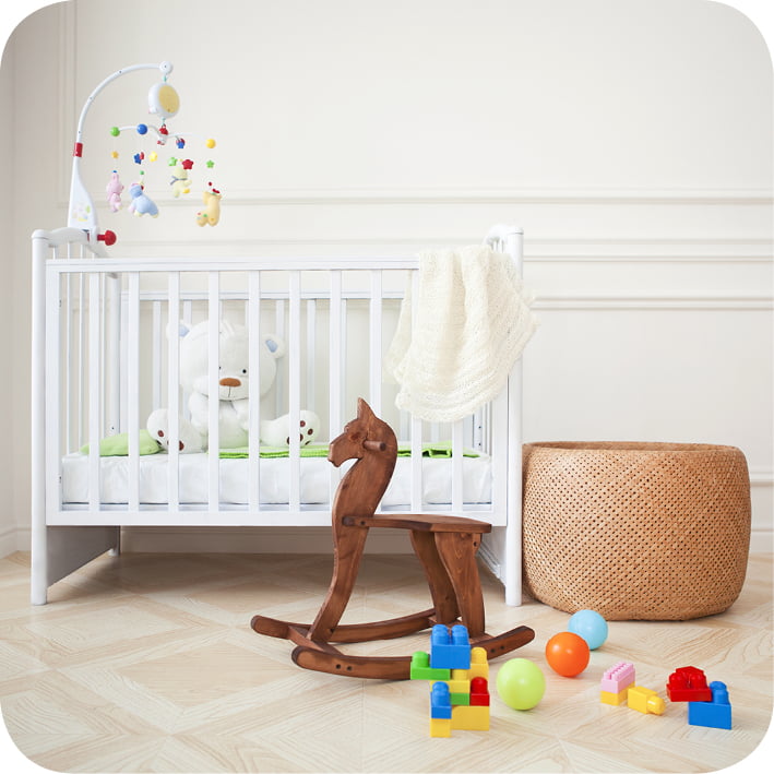 Pregnancy ready nursery room with toys 100dpi